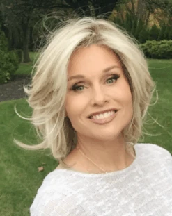 Upstage Wig By Raquel Welch -Envy Sales IMG 7805