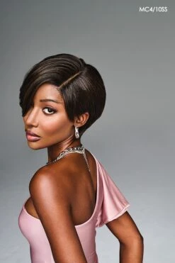 Jayla Wig By Kim Kimble | Heat-Friendly Synthetic -Envy Sales KK Jayla Model3 Front2