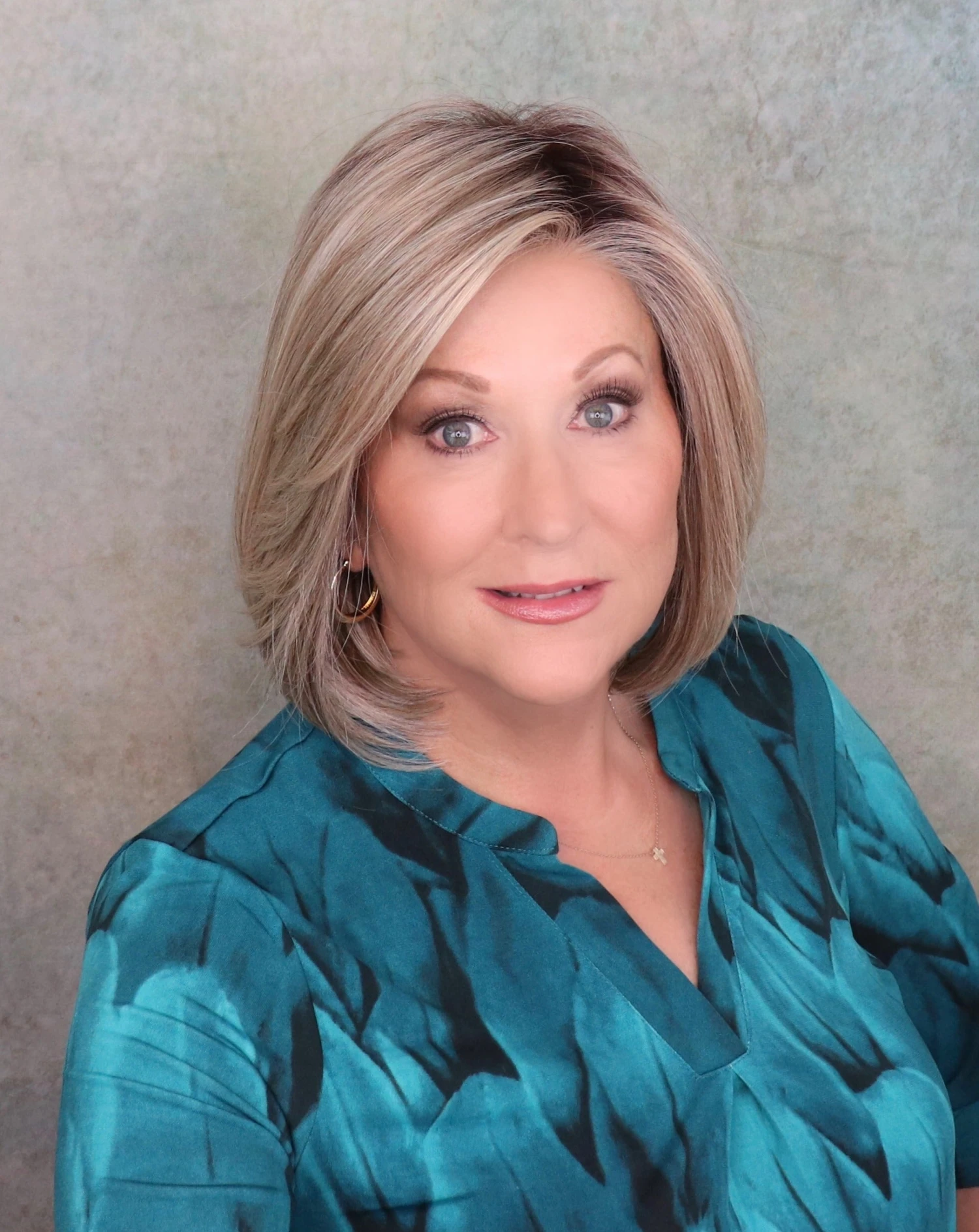 Portrait Mode Wig By Raquel Welch | Mono Top 7 Portrait Mode Wig By Raquel Welch | Mono Top - Image 7