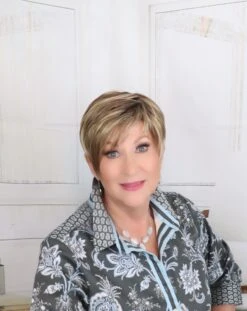 Easton Petite Wig By Estetica -Envy Sales easton2